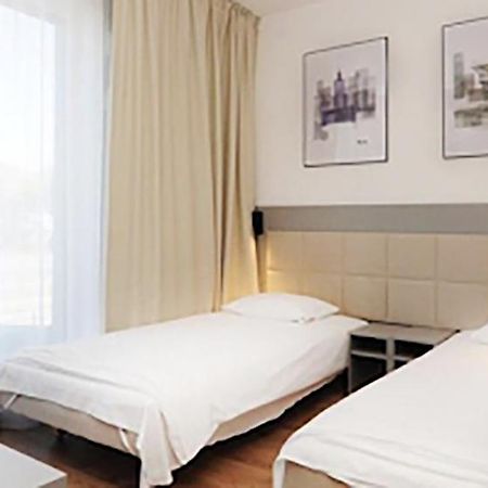 404 Rooms Wolska Apartament Warschau Buitenkant foto